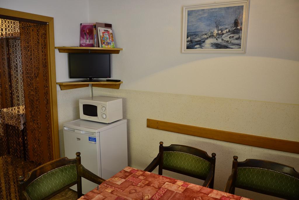Apartment Gebrt Рокитнице над Ийзероу Екстериор снимка
